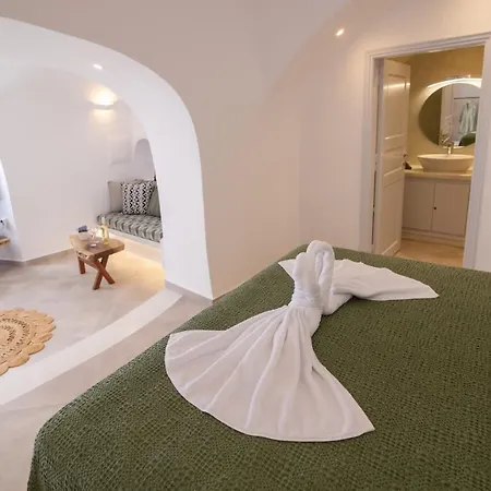 Sunborn Oia